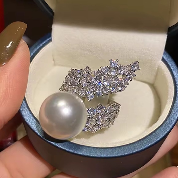 Anthropologie Jewelry - Luxe Pearl Diamond Wrap Ring | Statement Leaf Design | Adjustable